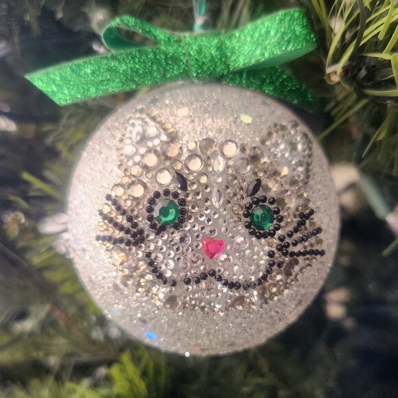 Cat Ornament - Picture 1 of 2
